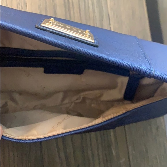 Calvin Klein handbag with gold accents - Picture 7 of 9